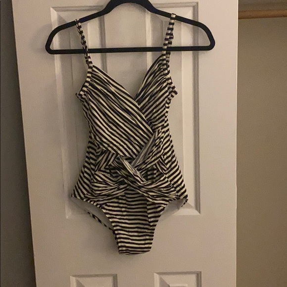 Black and white striped cross detail swimsuit - Picture 1 of 4